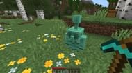 Directly get the copper cape by picking and placing the copper golem statue (Image via Sportskeeda Gaming || Mojang Studios)